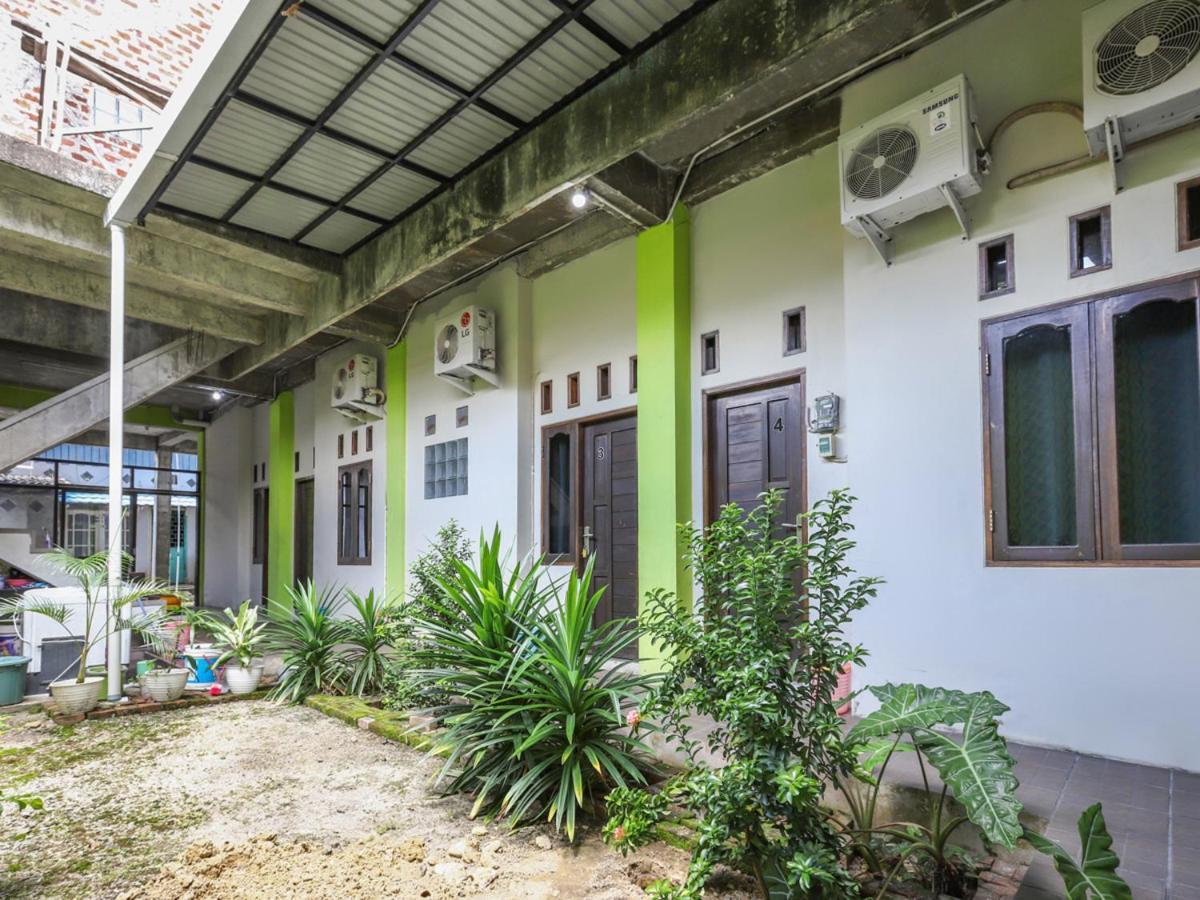 Oyo 3830 Dfarys Gh Syariah Hotel Balikpapan  Exterior photo